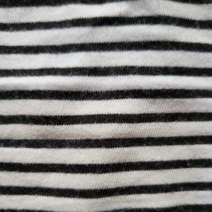 Forever 21 M striped cropped long sleeve tee black and white